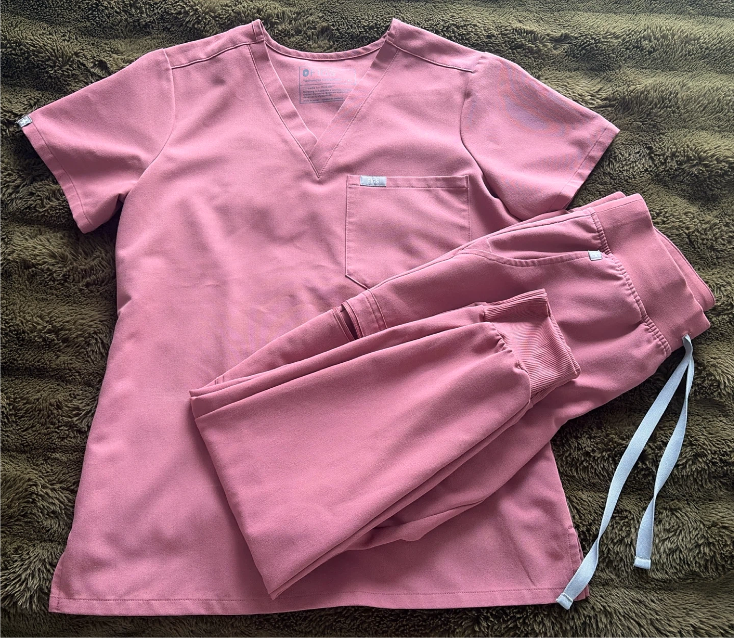 FIGS Scrub Set