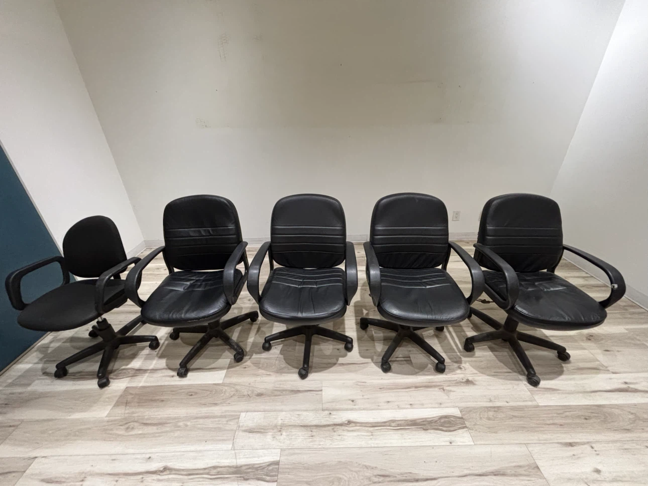 Set of 5 Black Office Chairs