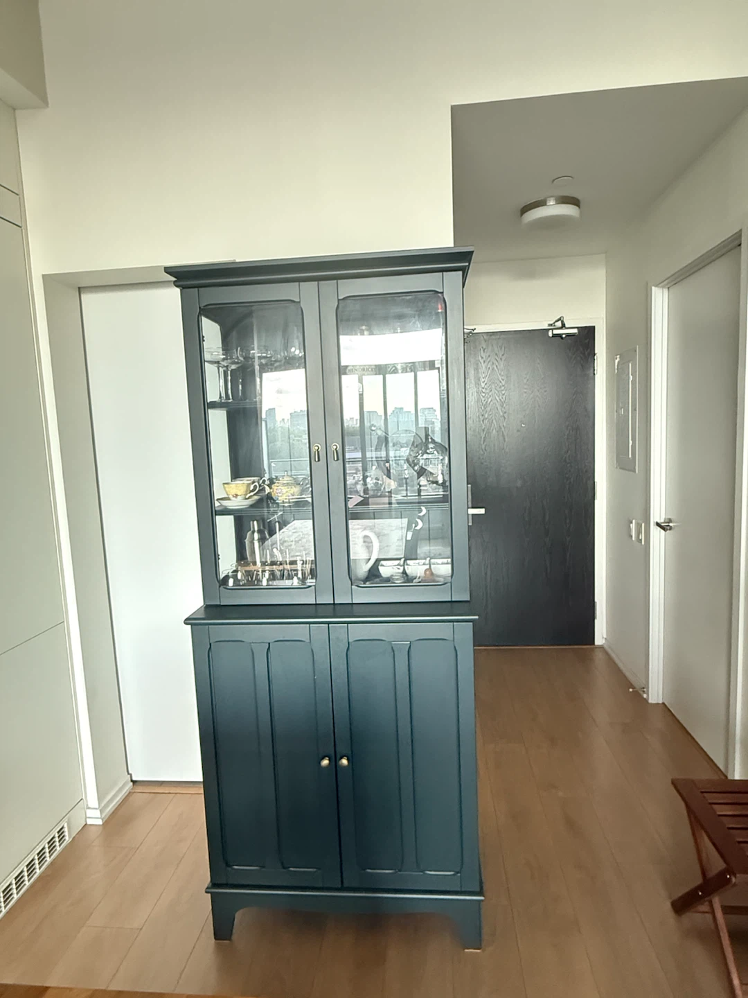Cabinet with glass doors - photo 2
