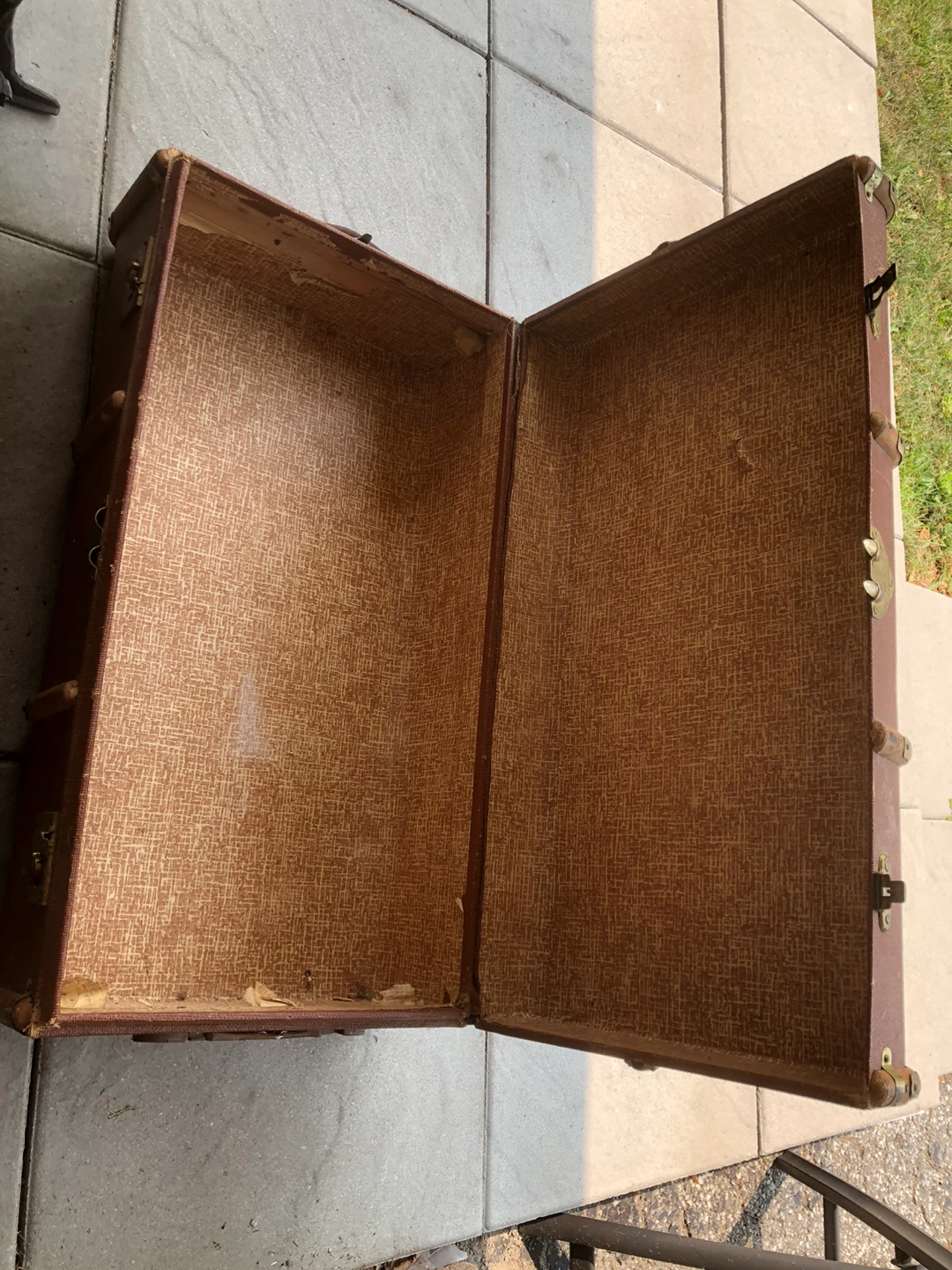 Vintage Brown Suitcase Trunk - photo 5