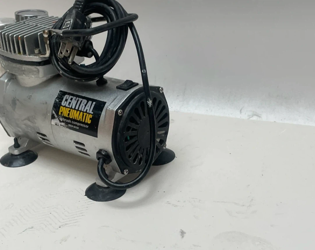 Central Pneumatic Airbrush Compressor - photo 2