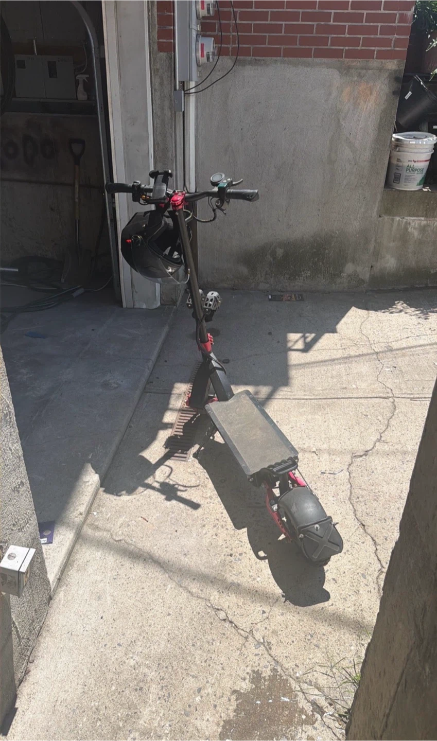 Electric Scooter with Helmet - photo 2