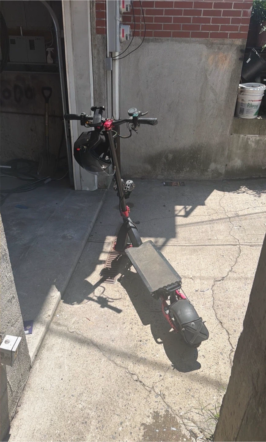 Electric Scooter with Helmet - photo 4