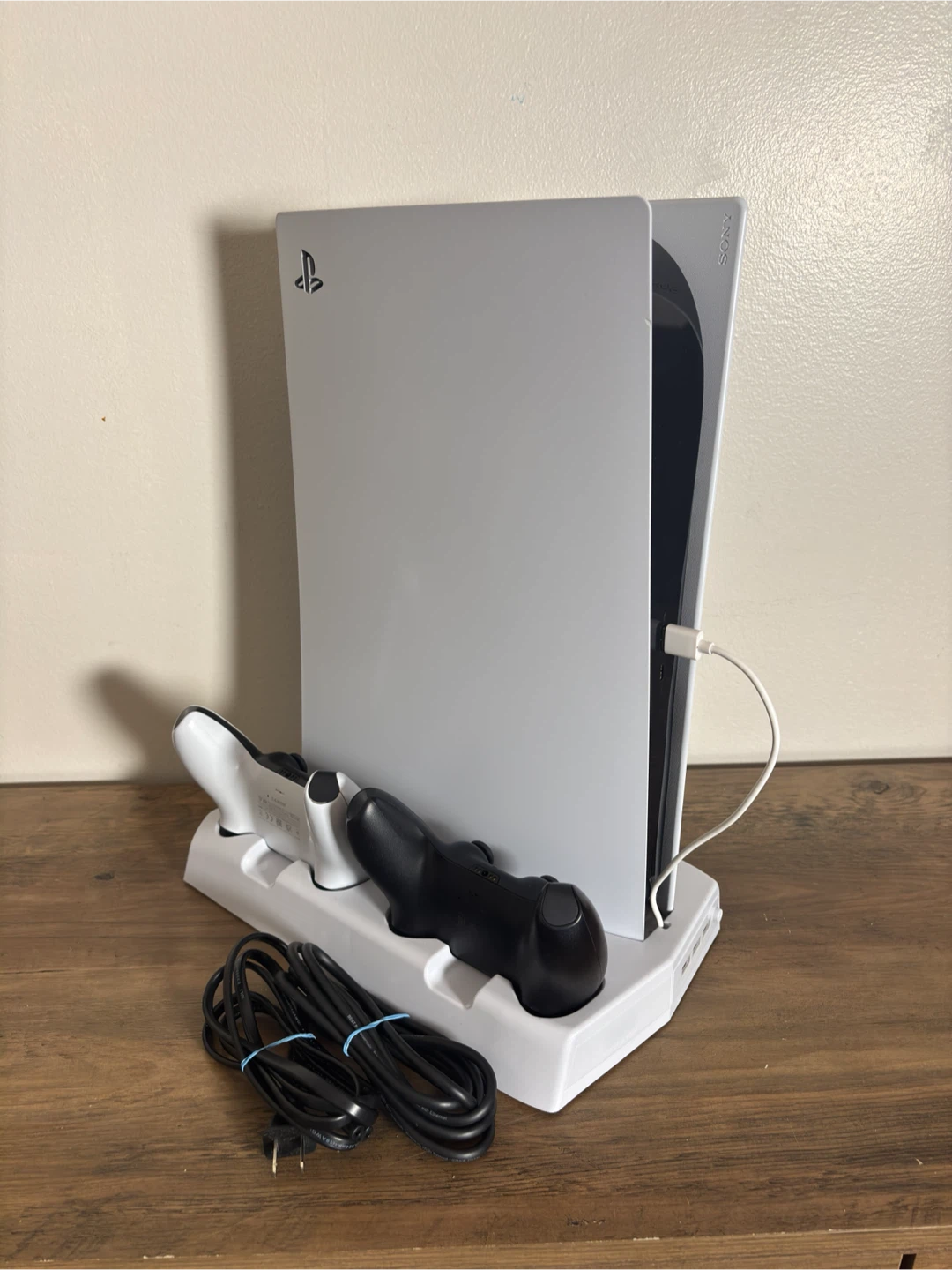 PS5 Digital Edition + 2 Controllers & Cooling Station - Be Quick