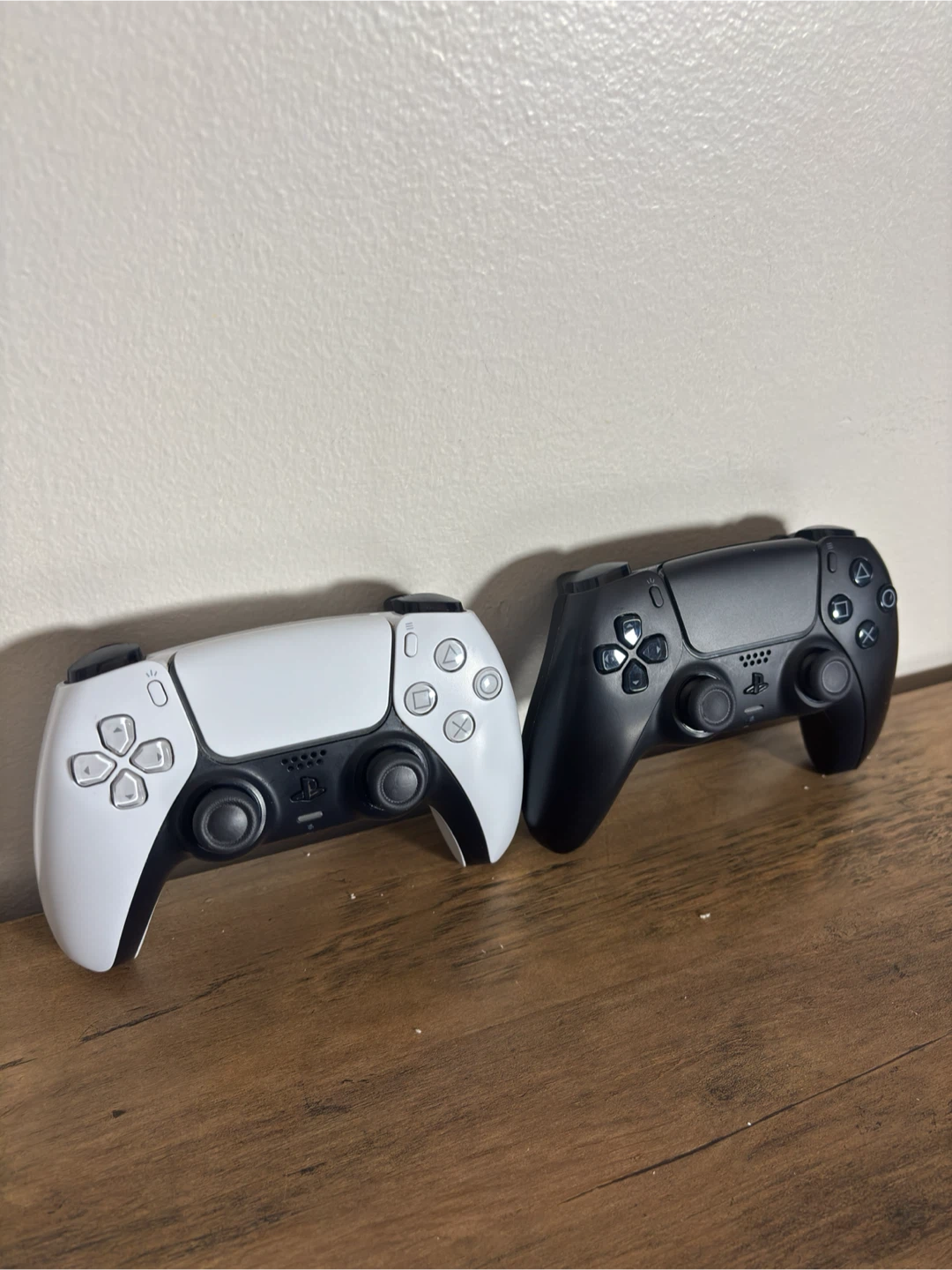 PS5 Digital Edition + 2 Controllers & Cooling Station - Be Quick - photo 5