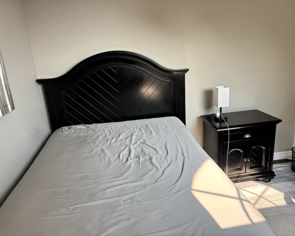 Full/Double bed (mattress + box spring) and night table