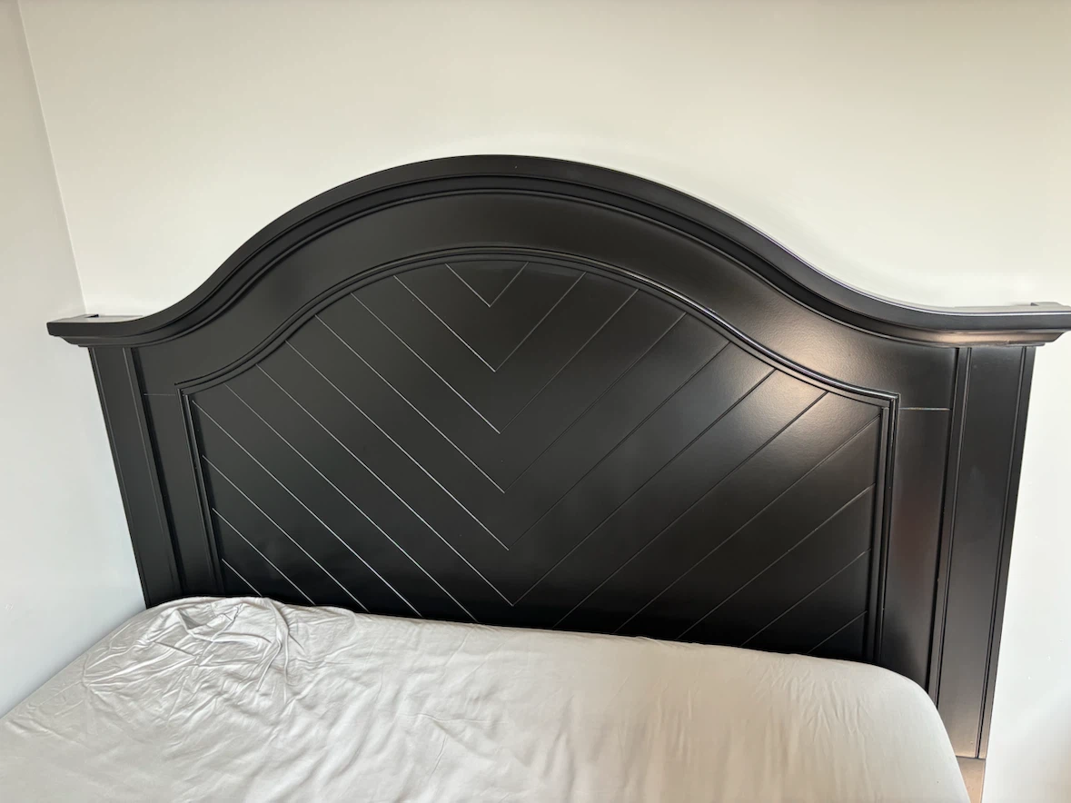 Full/Double bed (mattress + box spring) and night table - photo 4
