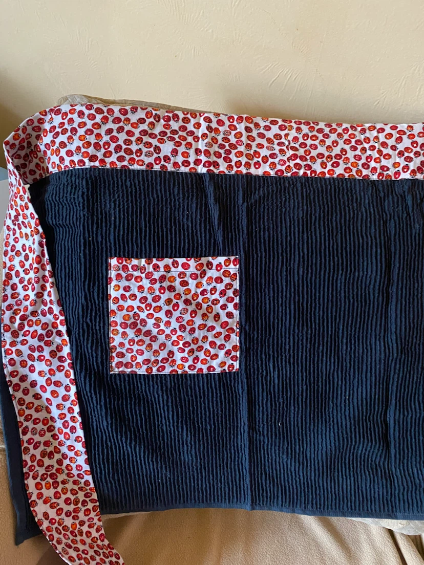Ladybug print apron with pocket - photo 2