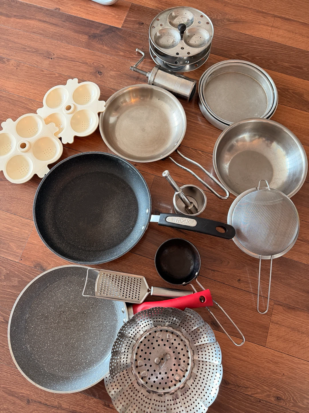 Assorted Kitchenware Set