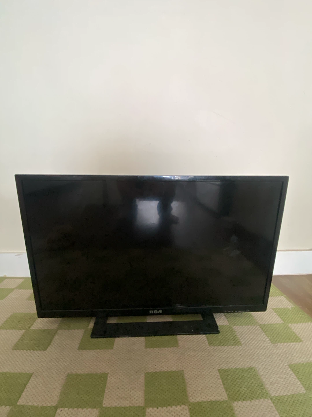 RCA 32” Flat Screen TV - photo 2