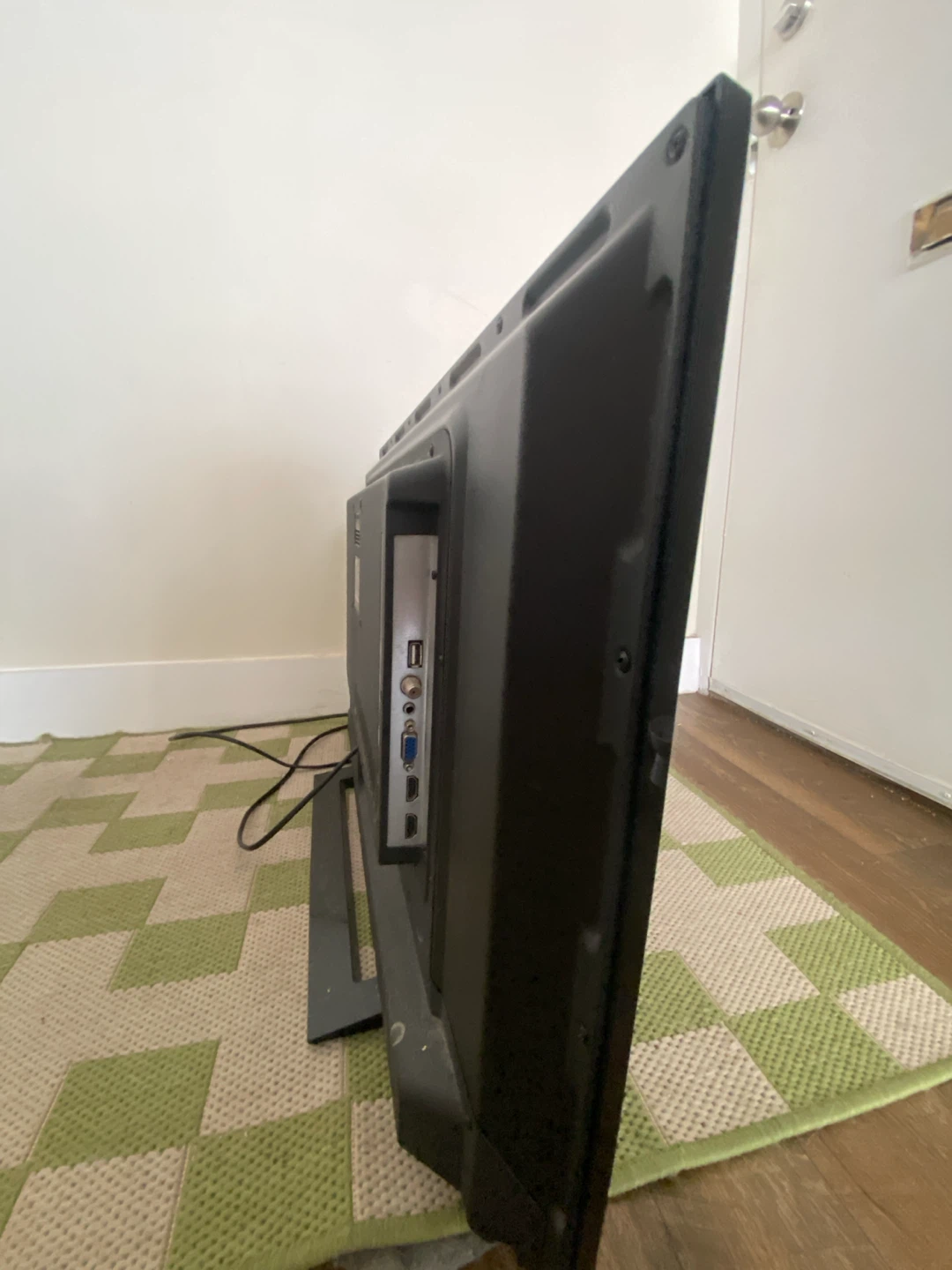 RCA 32” Flat Screen TV - photo 3
