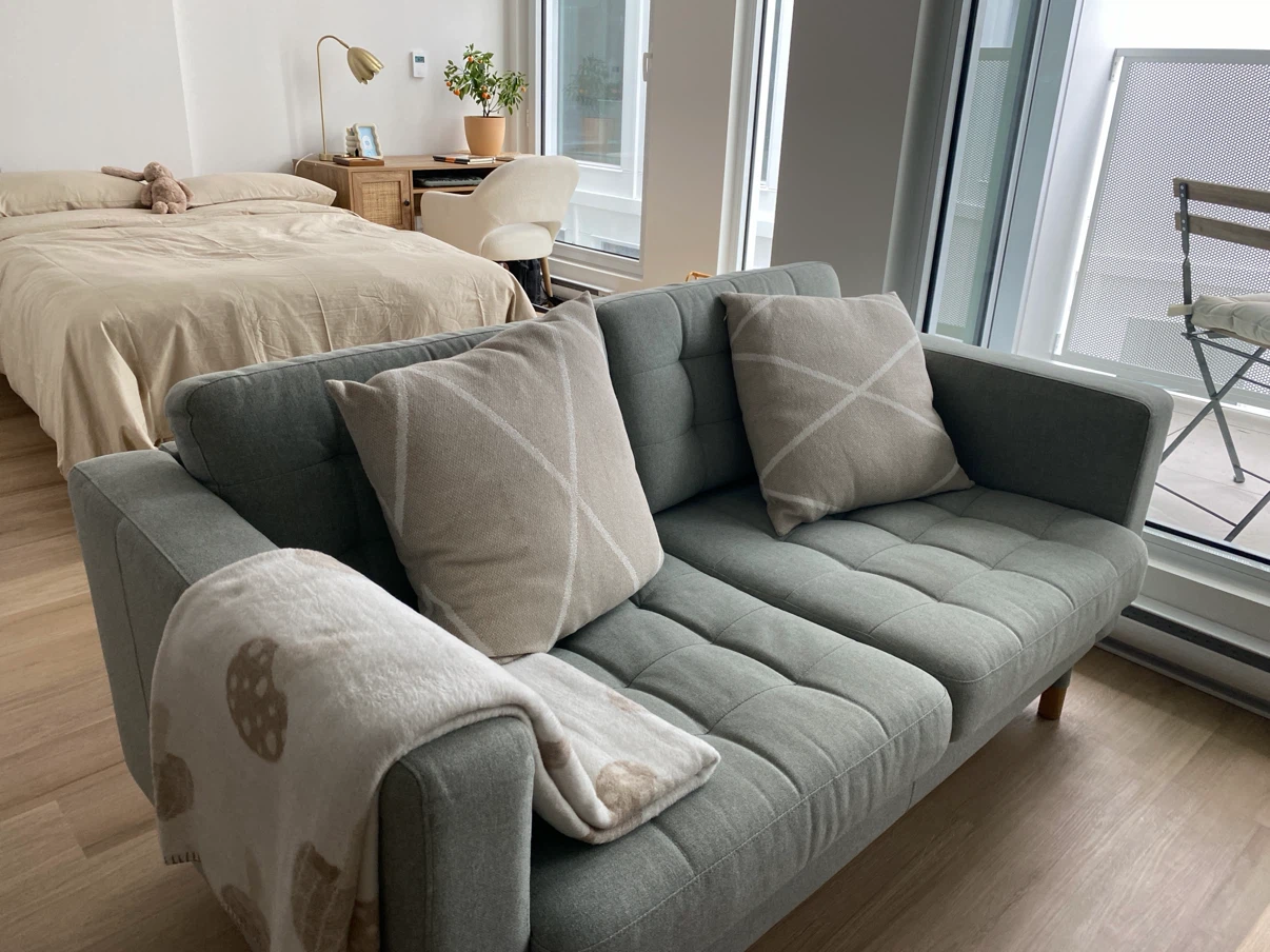 Sofa / Couch light green color in perfect condition - photo 3