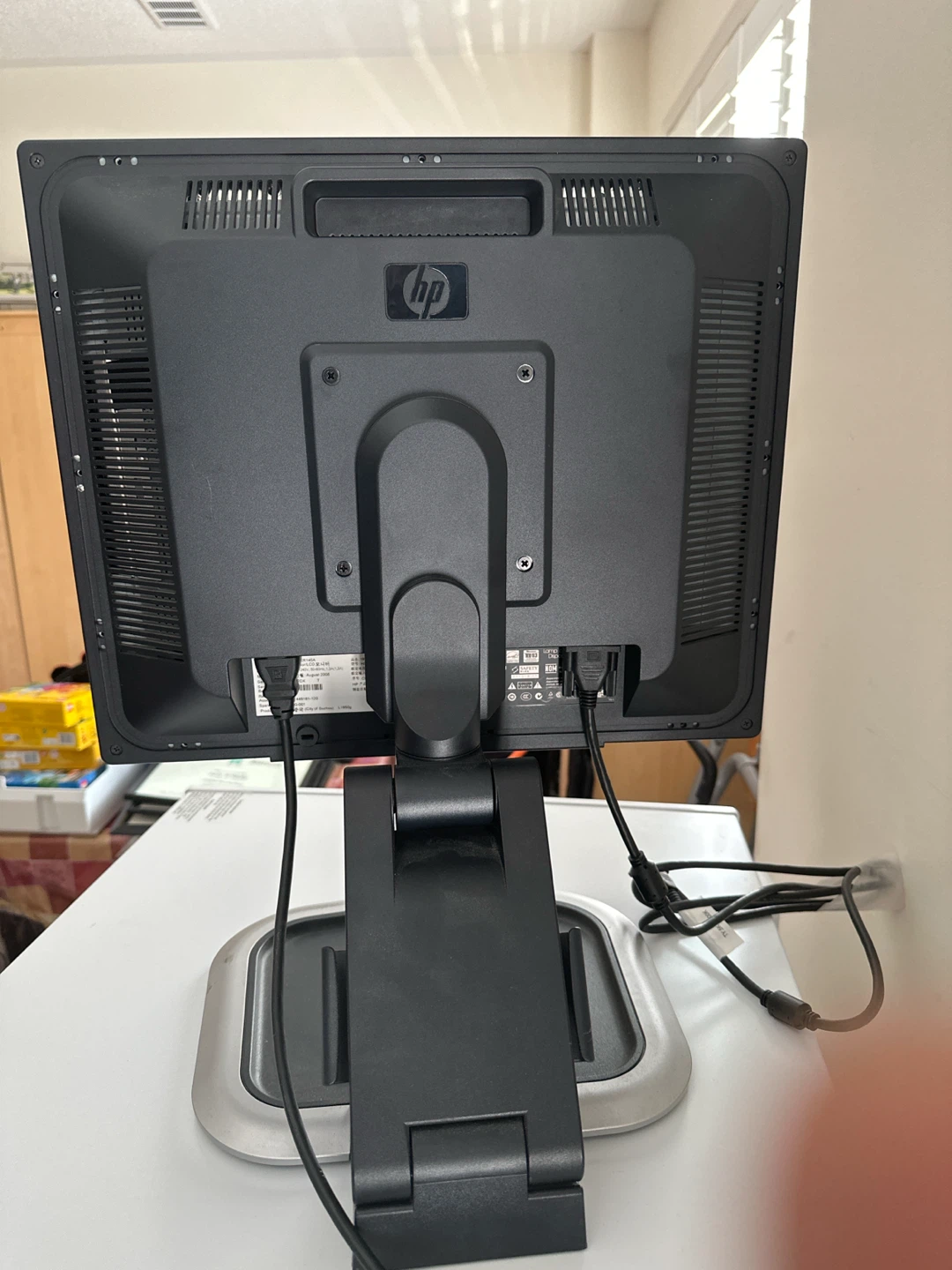HP L1950g LCD Monitor - photo 2