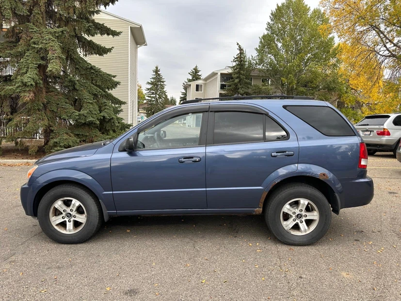 Blue Kia Sorento LX SUV - photo 4