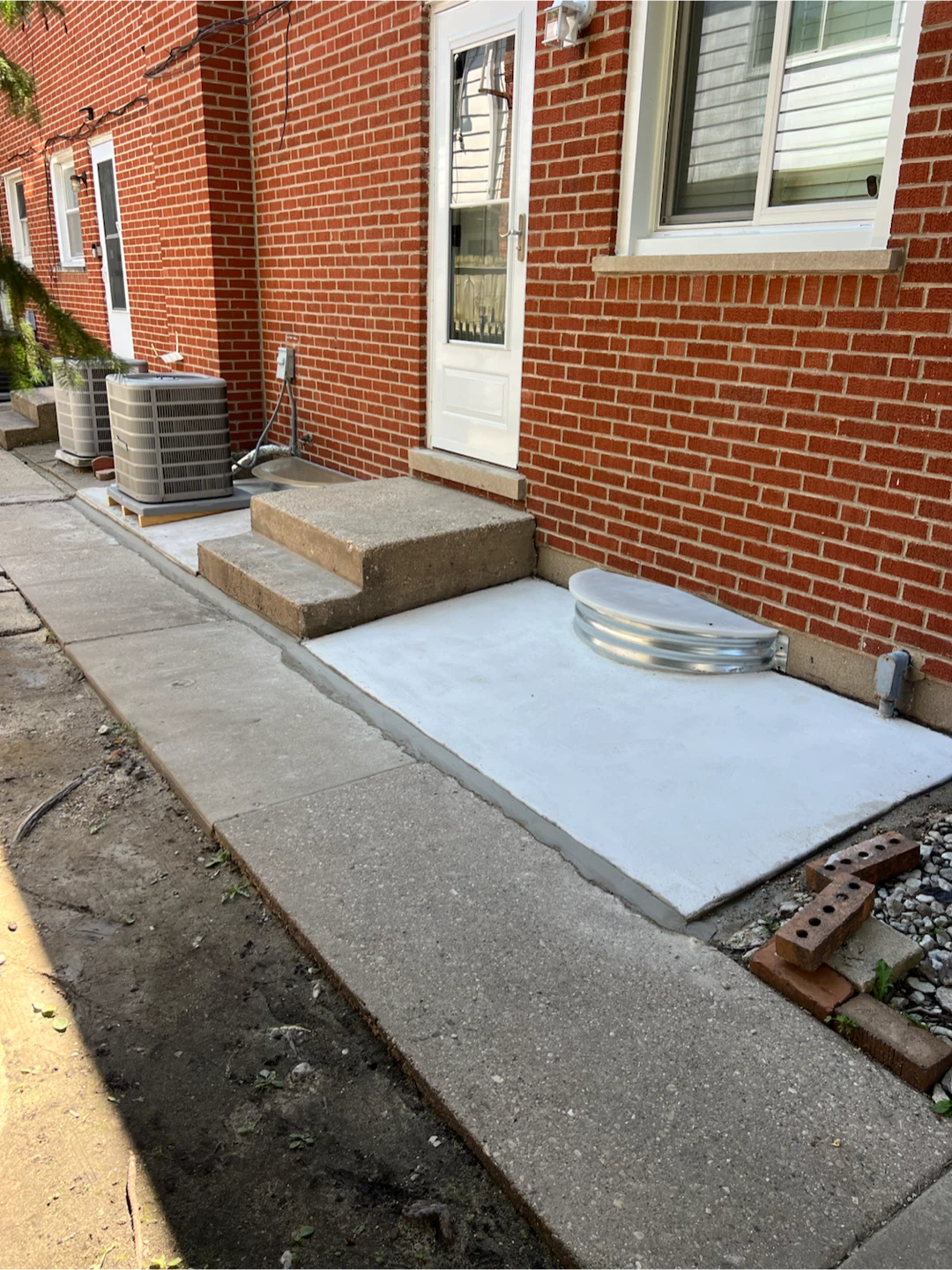 Chicago Concrete Work: Aprons, Steps, Walkways & Repairs⁠