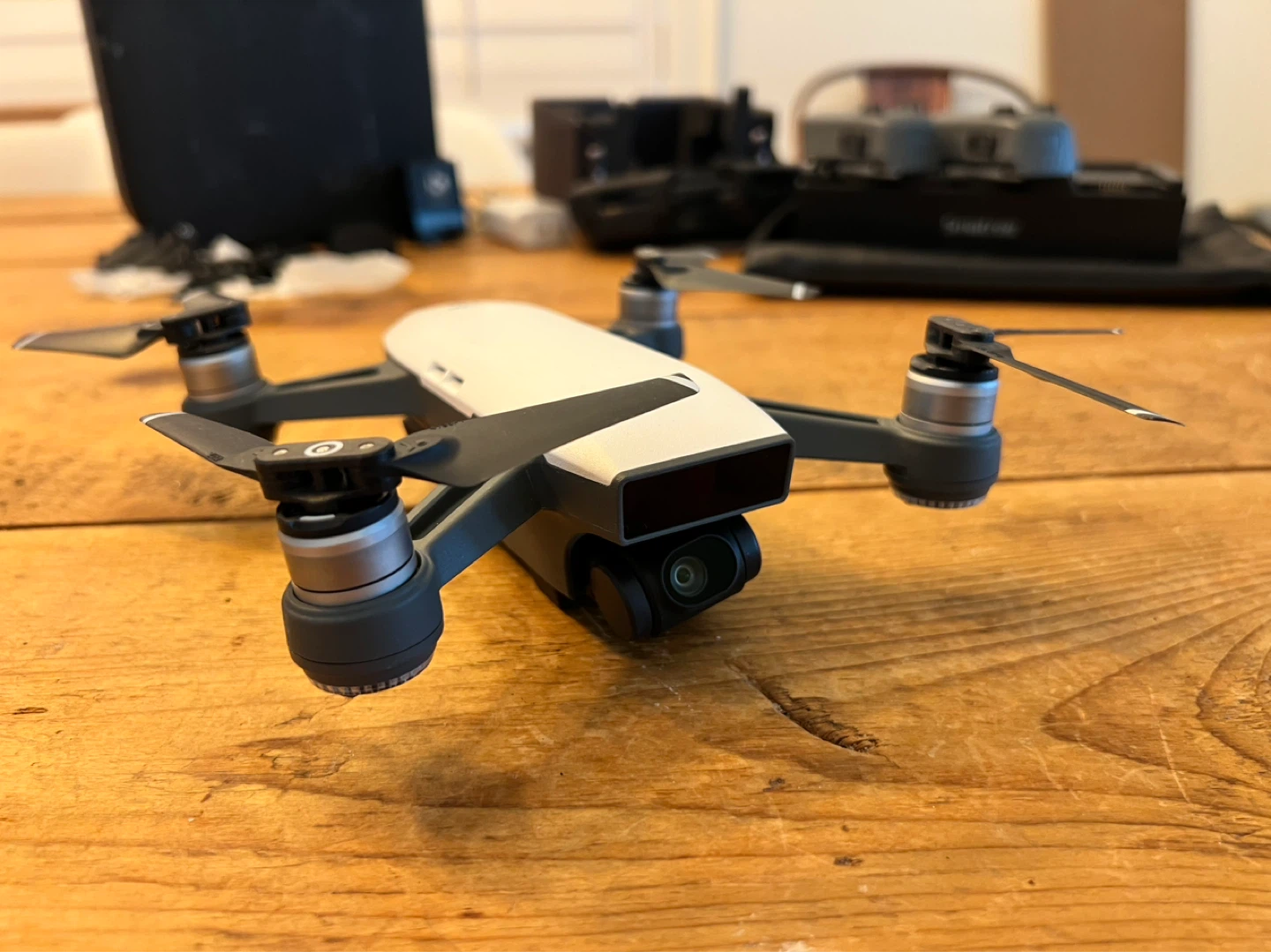 DJI Spark Drone, 3 Batteries, Remote, Charging Hub & Case - photo 4