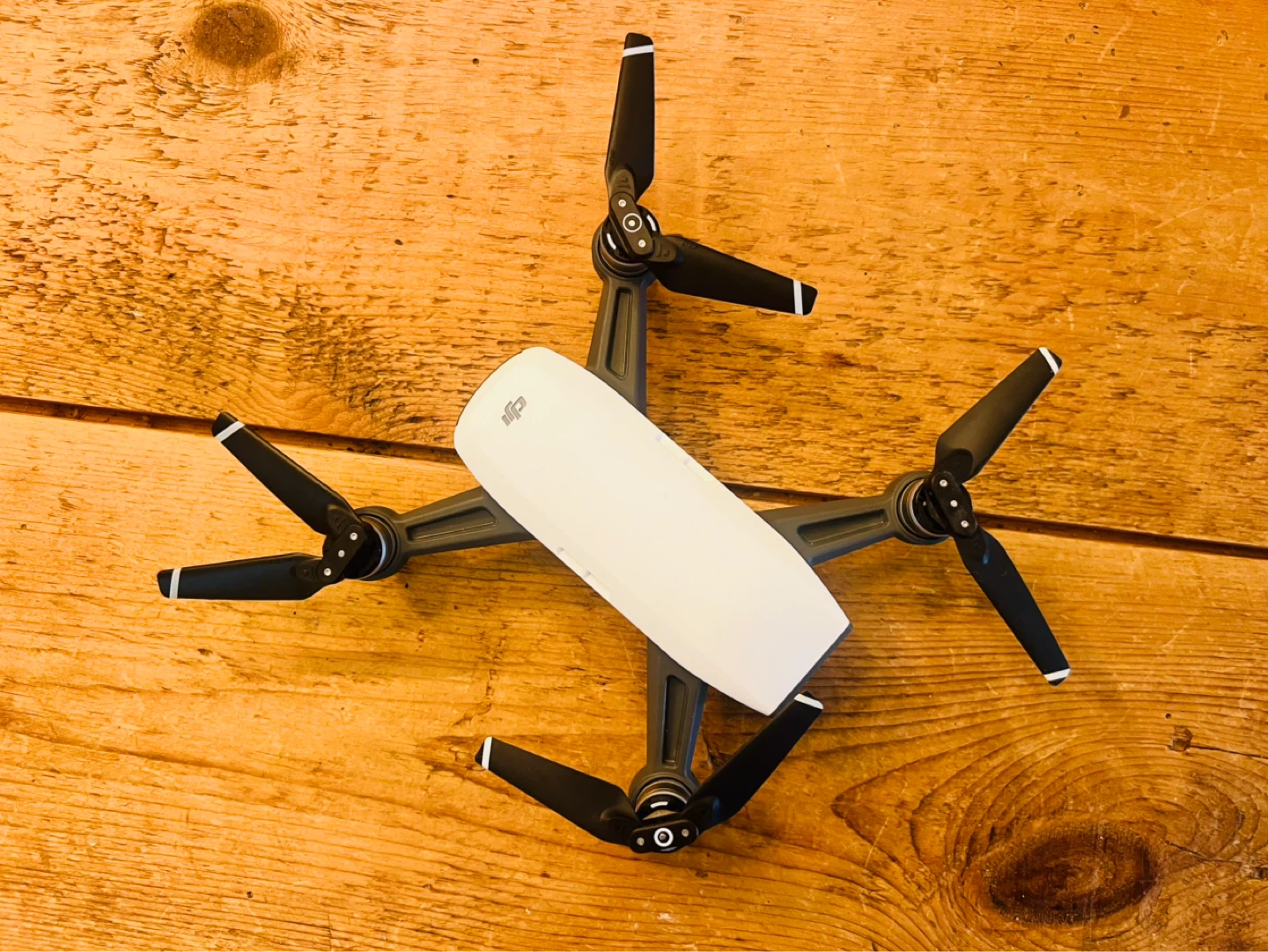 DJI Spark Drone, 3 Batteries, Remote, Charging Hub & Case - photo 5