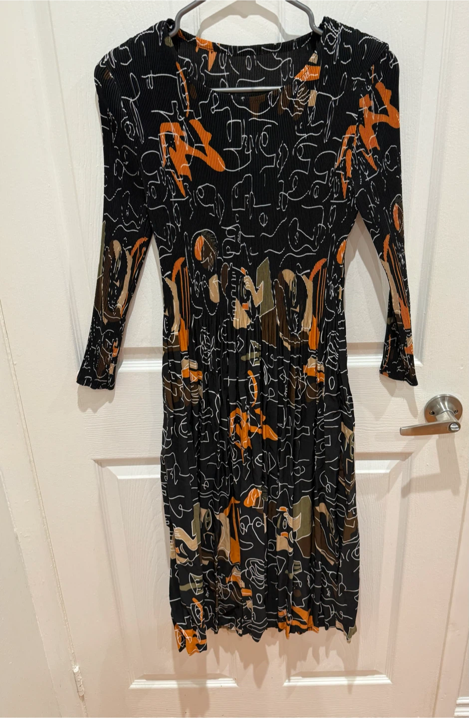 Pleated midi dress, abstract print