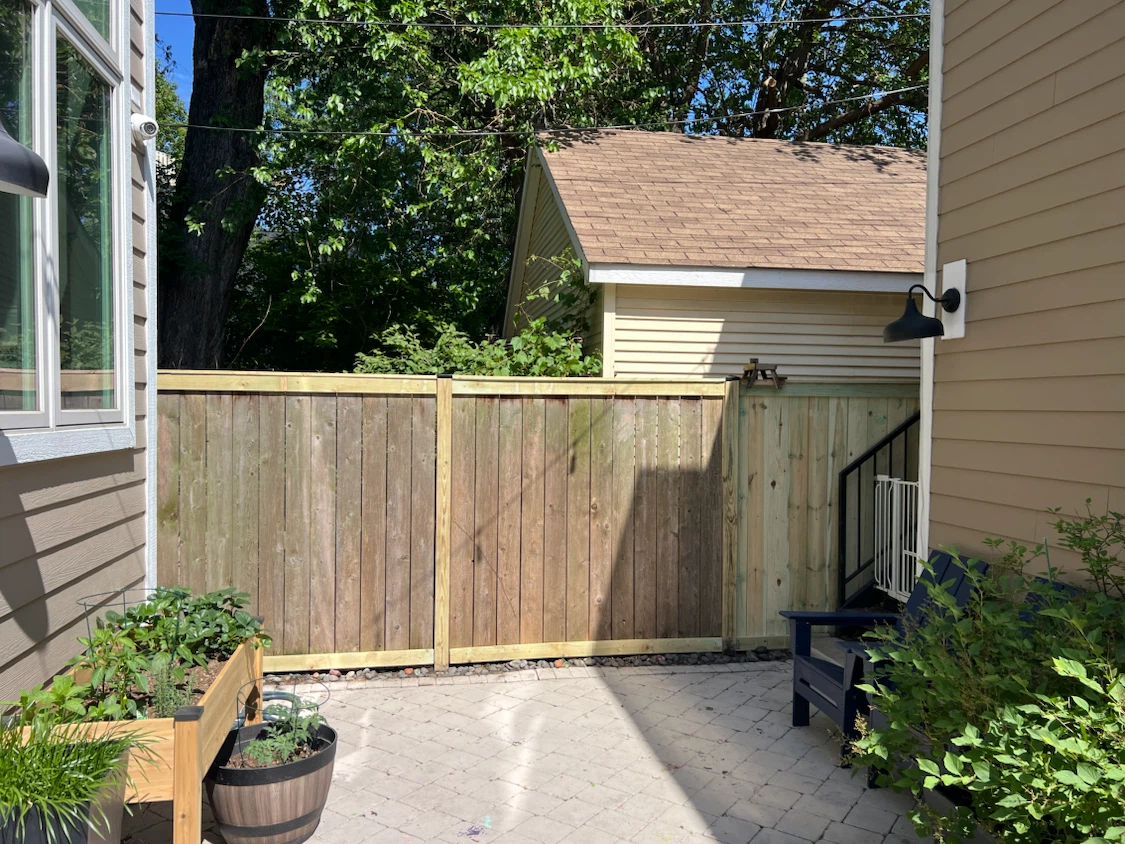 Chicago Fence Repair & Installation: Wood, Vinyl, Gates & Posts⁠ - photo 4