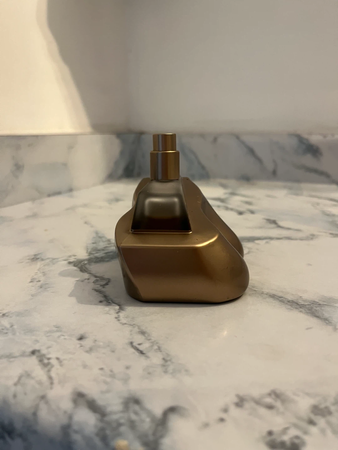 Billie Eilish No. 1 Perfume – Gold Metallic Bust Bottle - photo 2