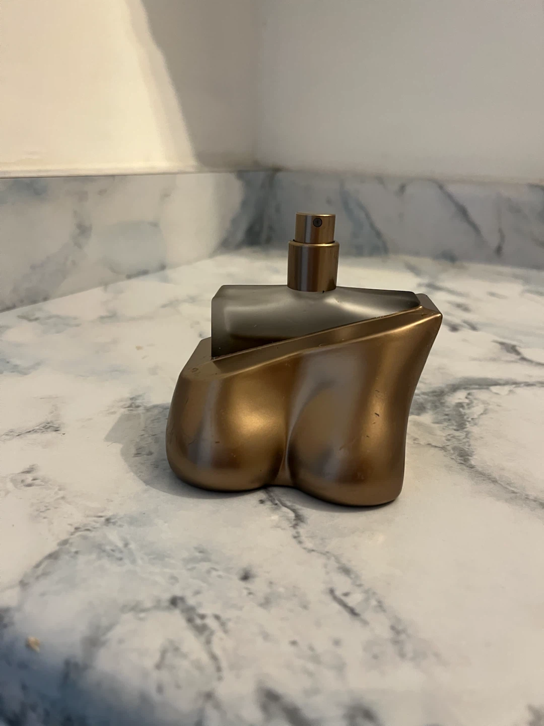 Billie Eilish No. 1 Perfume – Gold Metallic Bust Bottle - photo 3
