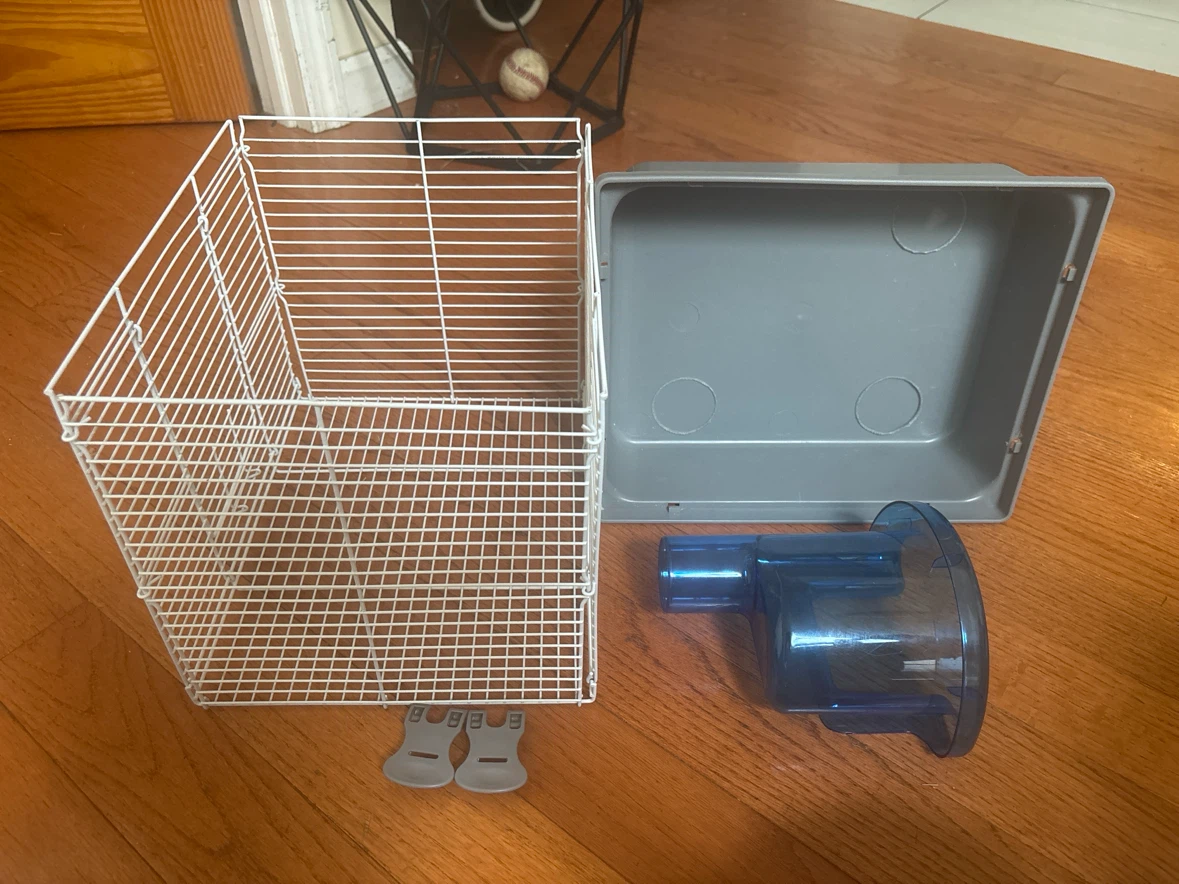 Hamster travel cage with blue clear hideaway
