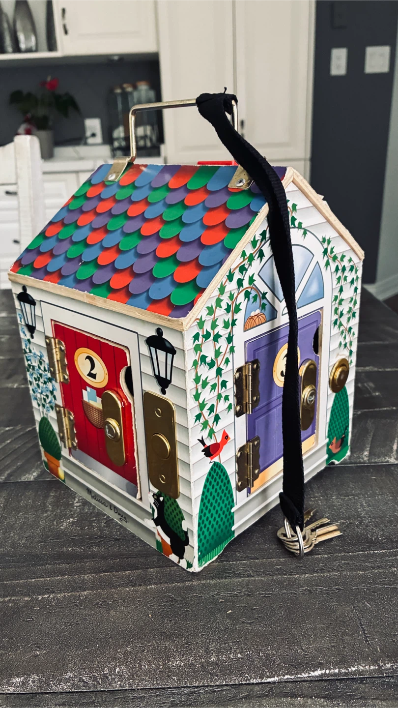 Melissa & Doug musical doorbell house
