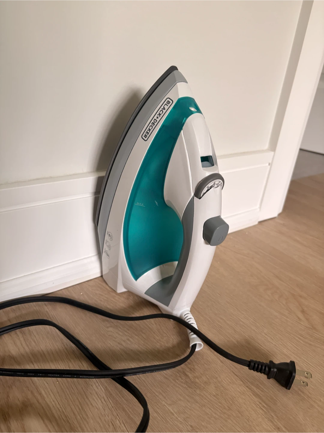 BLACK+DECKER Steam Iron - photo 3