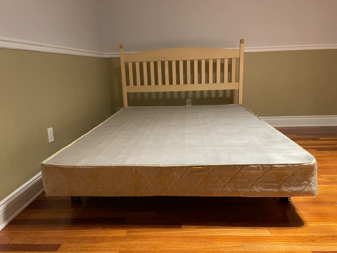Wooden Queen Size Bed Frame with Mattress