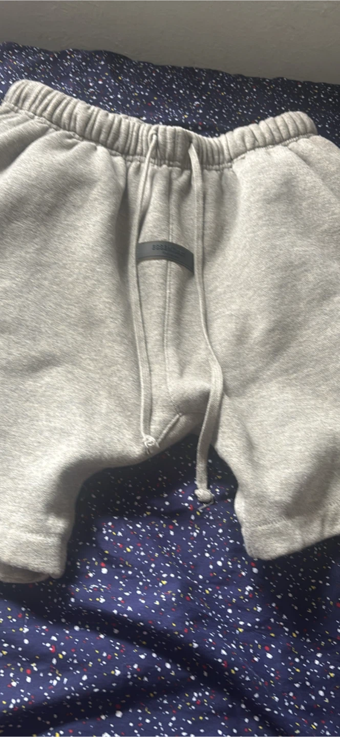 Essential shorts barely used - photo 2