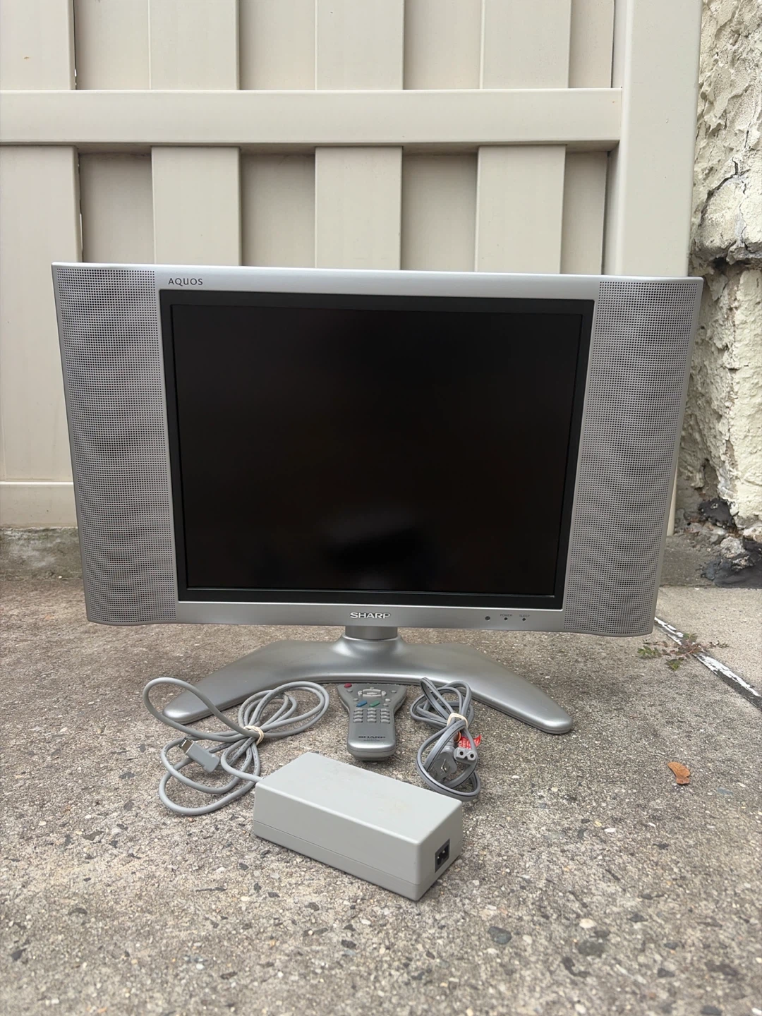 Sharp AQUOS 20" Retro Gaming LCD TV LC-20B4U-SM Toshiyuki Kita