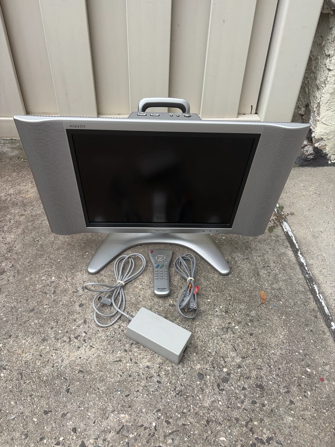 Sharp AQUOS 20" Retro Gaming LCD TV LC-20B4U-SM Toshiyuki Kita - photo 2