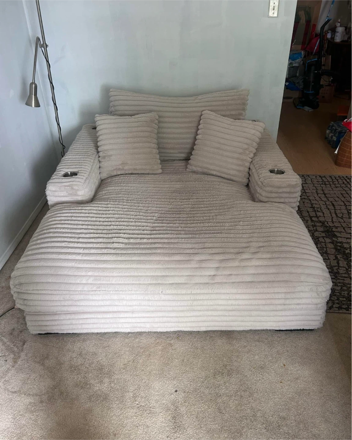 Plush Chaise Lounge with Cup Holders