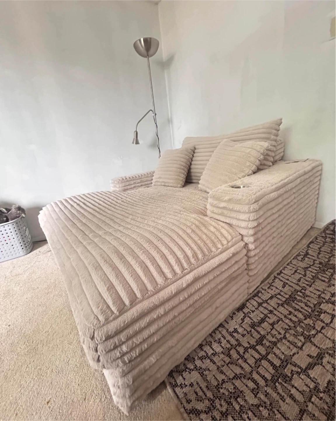 Plush Chaise Lounge with Cup Holders - photo 3
