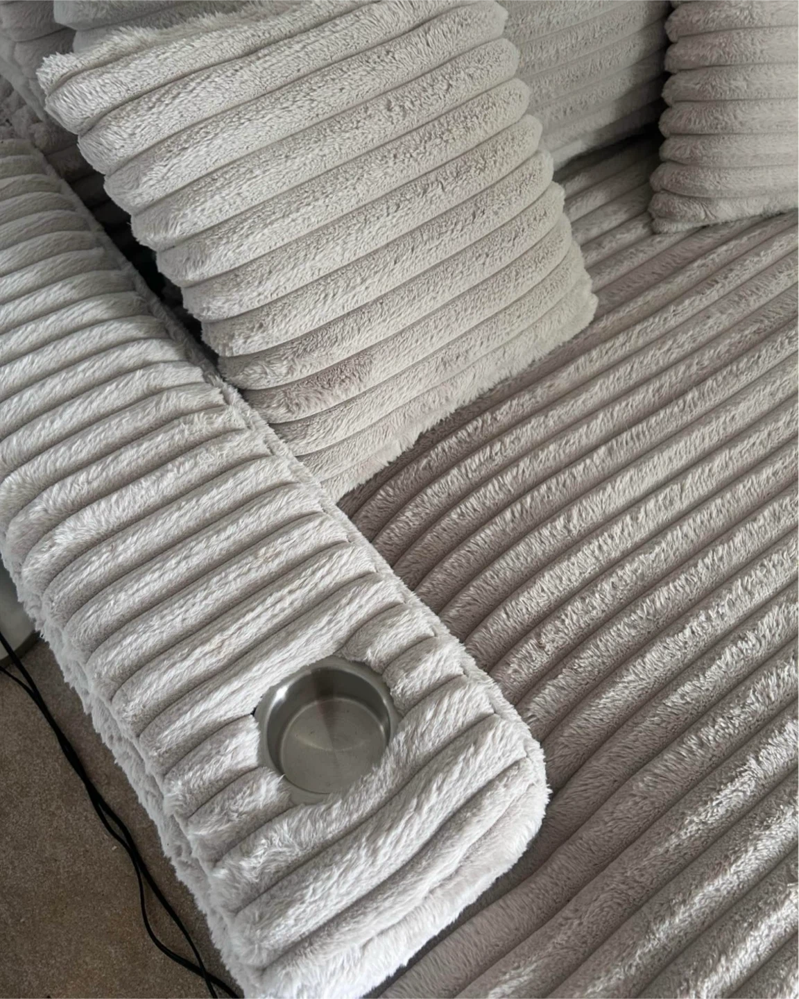 Plush Chaise Lounge with Cup Holders - photo 5
