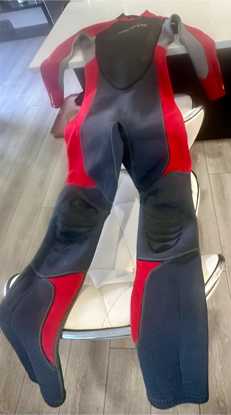 Wet suit