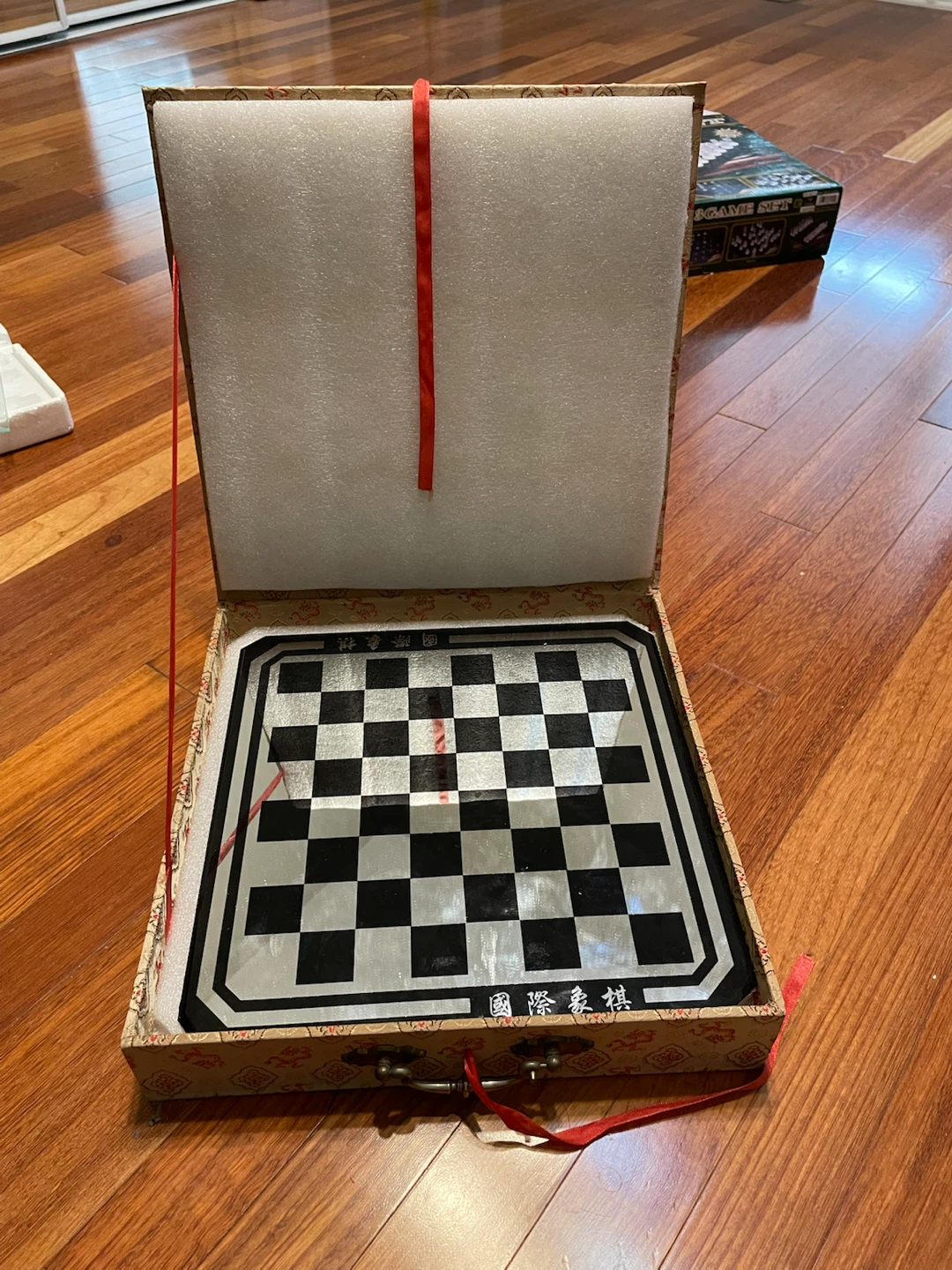 Crystal and Black Chess Set with Board - photo 2