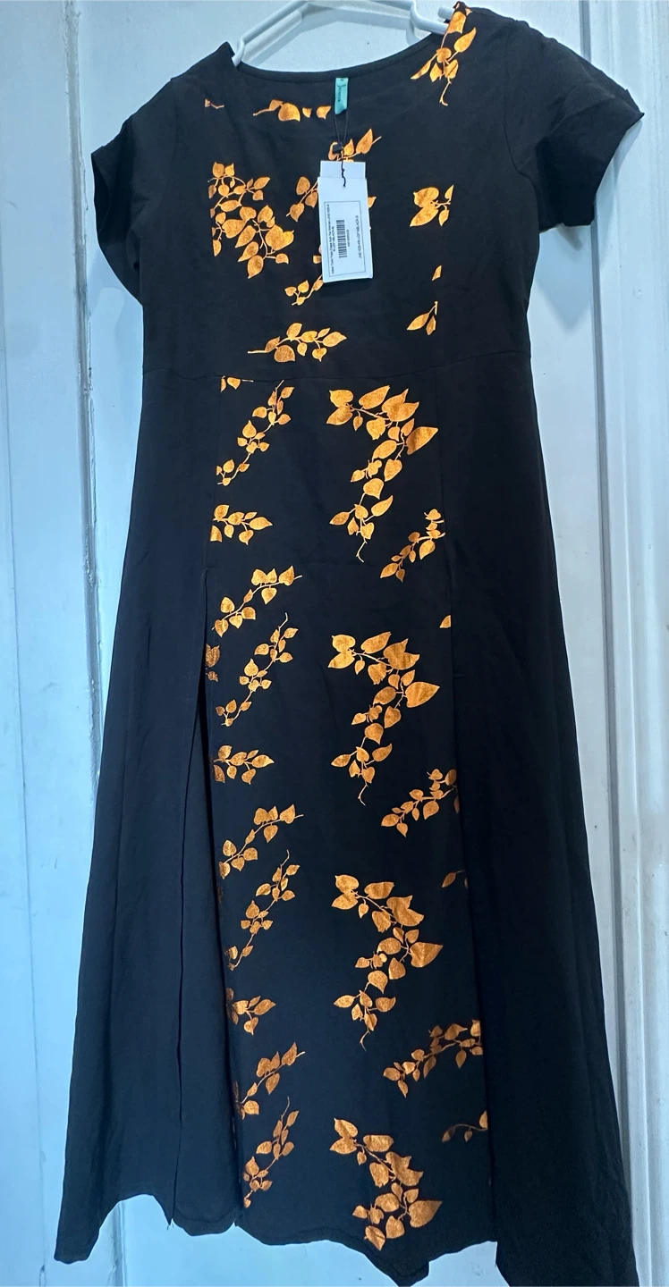 Black dress with gold leaf pattern - photo 2