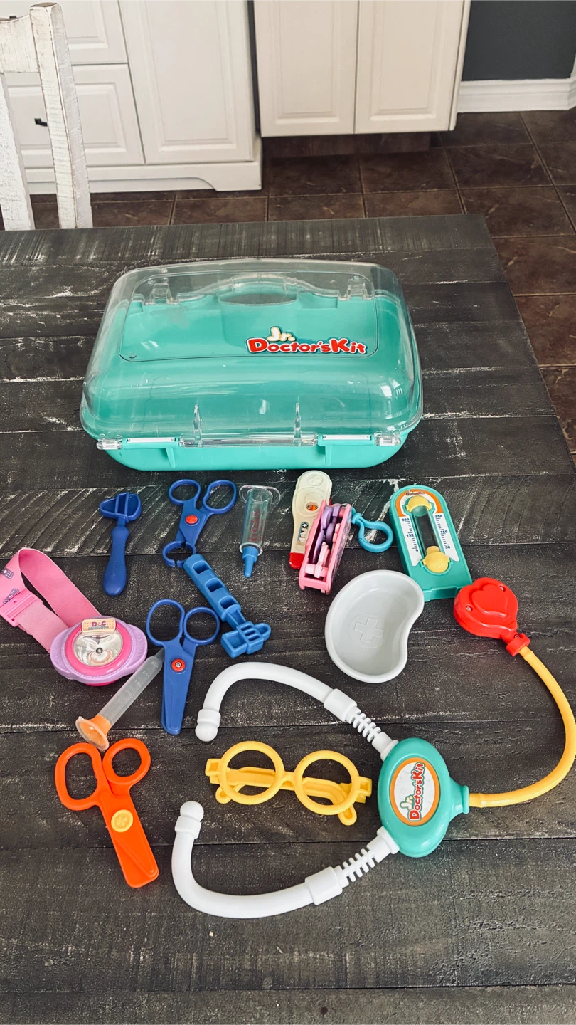 Jr. Doctor’s Kit toy playset