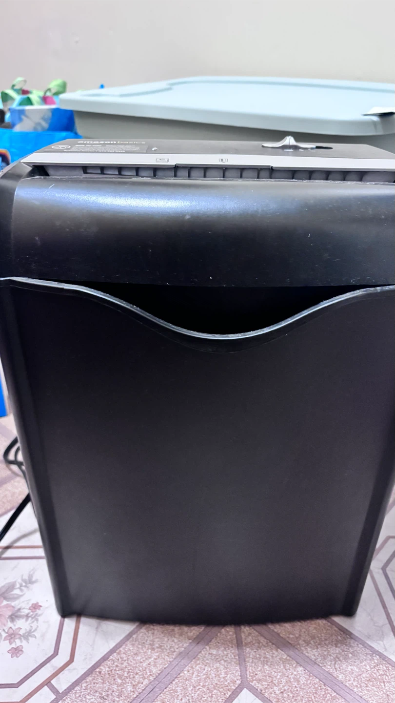 Amazon Basics 6-Sheet Cross-Cut Paper Shredder - photo 2