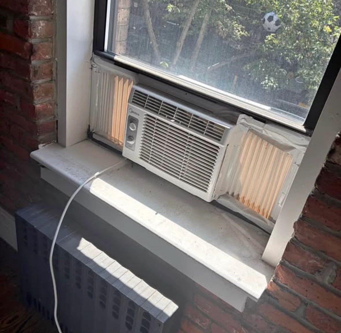 Midea Window Air Conditioner 5000 BTU I CAN DELIVER
