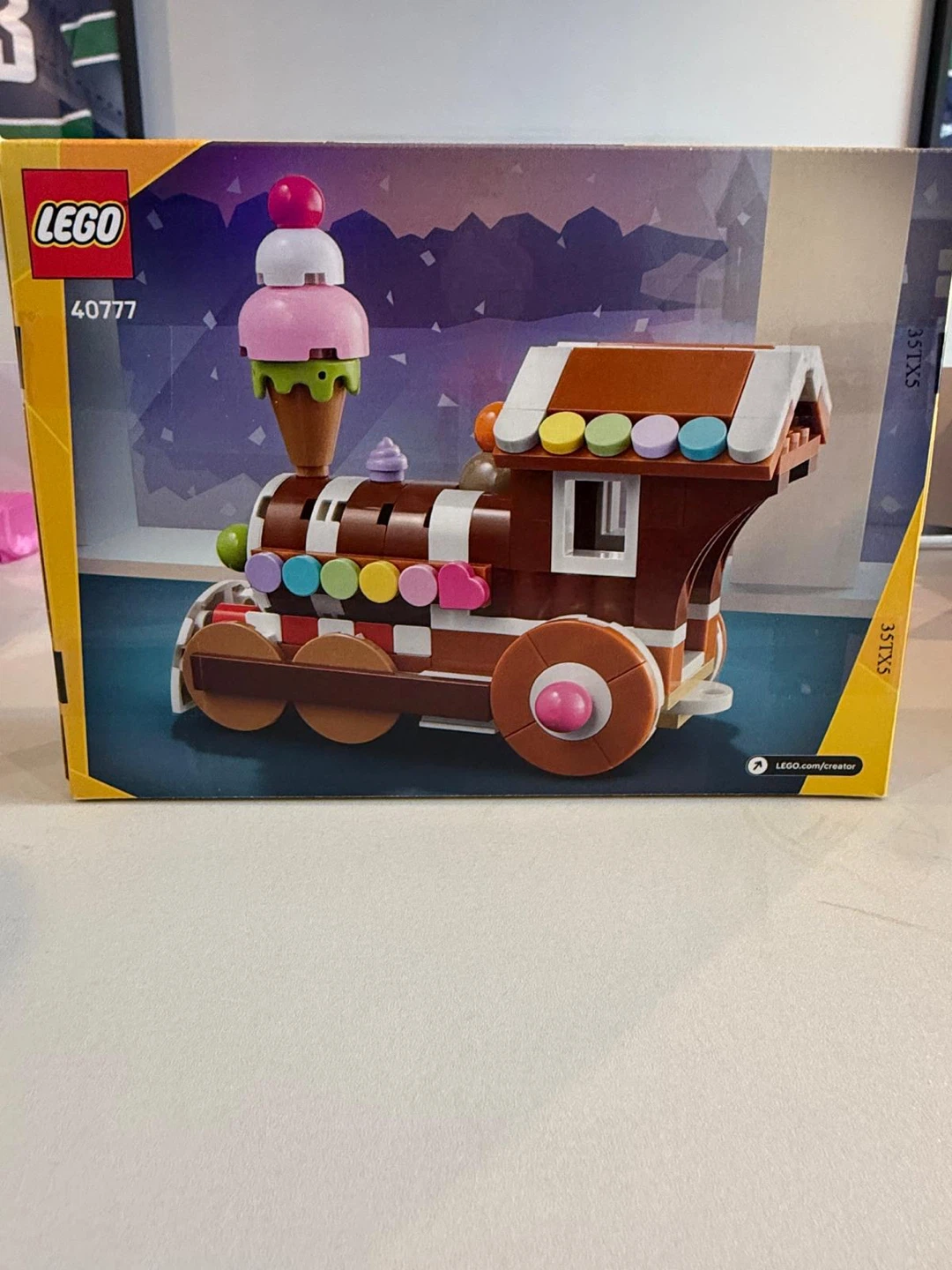 Lego set 40777 Gingerbread Train - photo 3