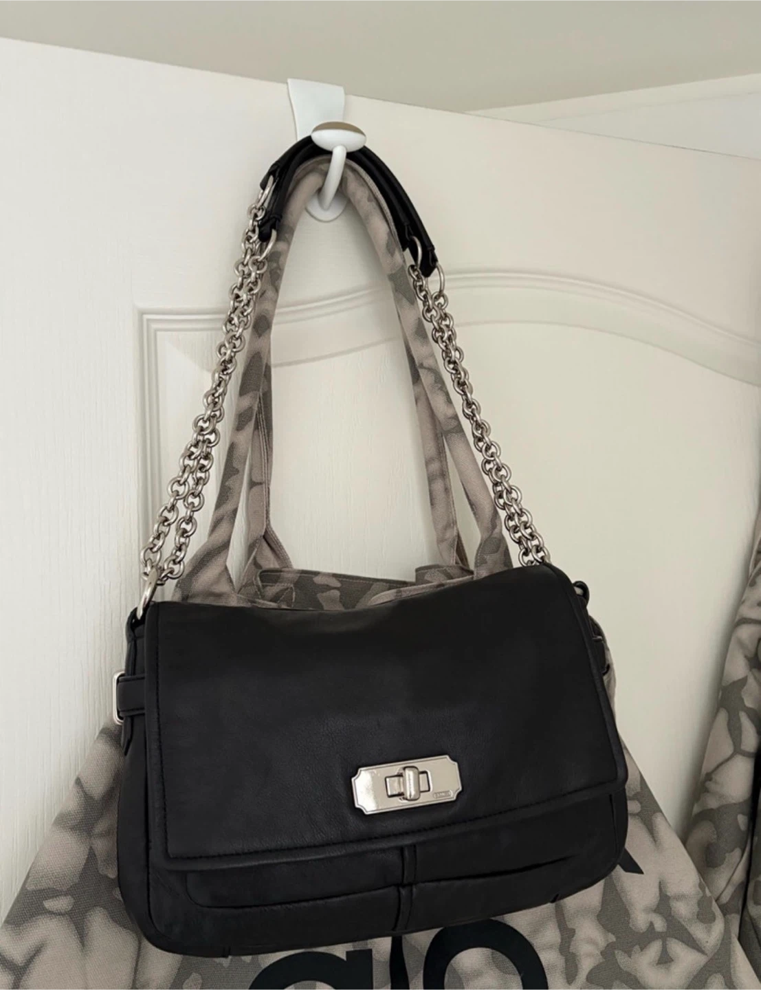 Coach Chelsey Black Leather Chain Shoulder Bag - photo 2