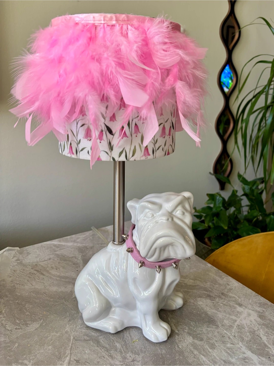 Kitchy pink and white Grumpy Bulldog lamp