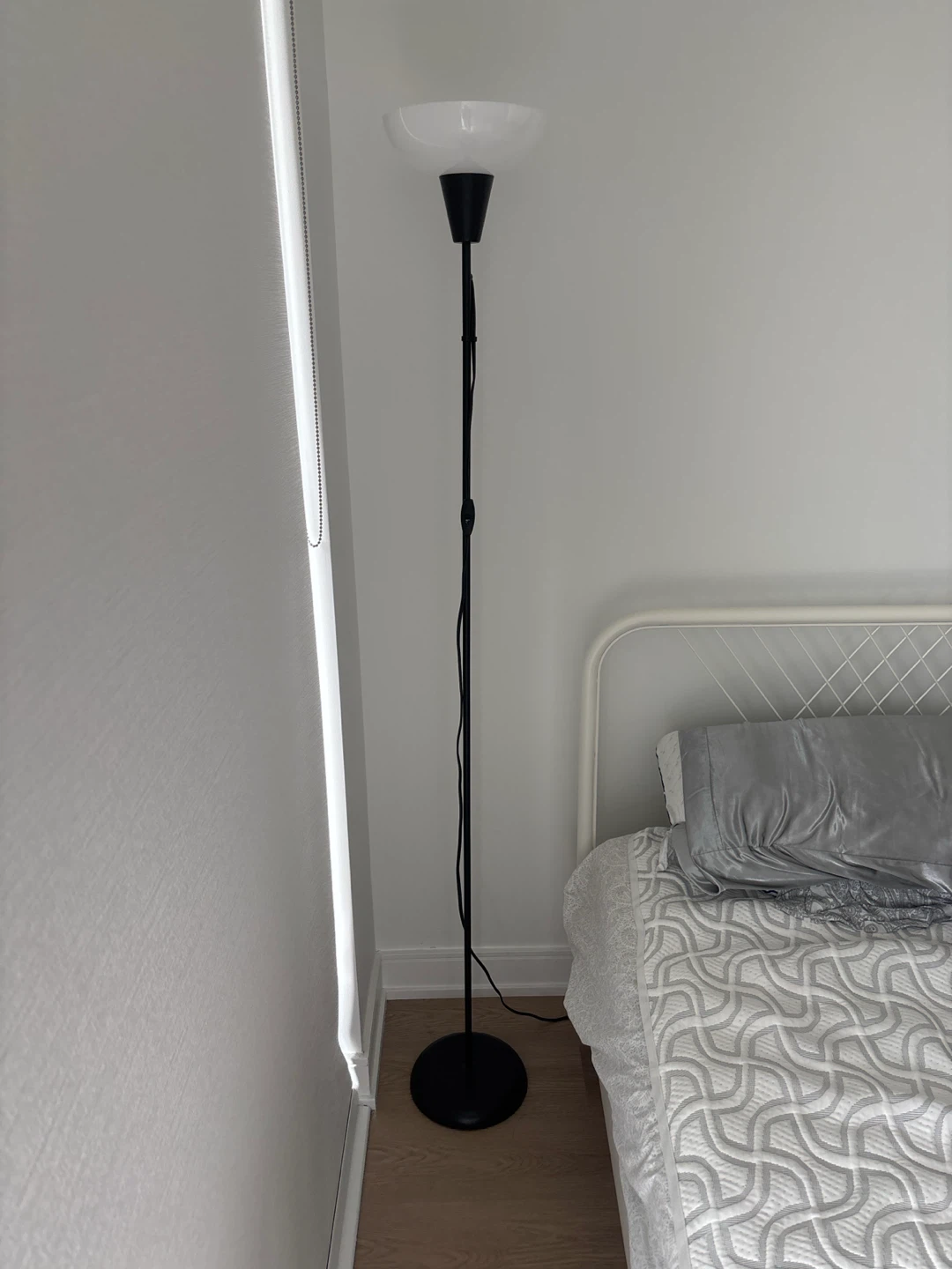 Black floor lamp - photo 2