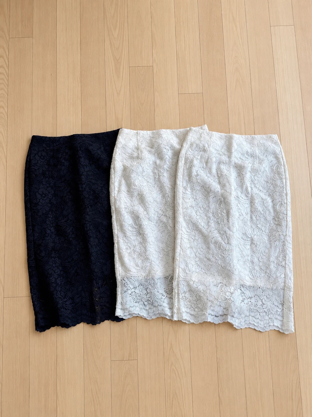 Lace skirt in dark navy and white