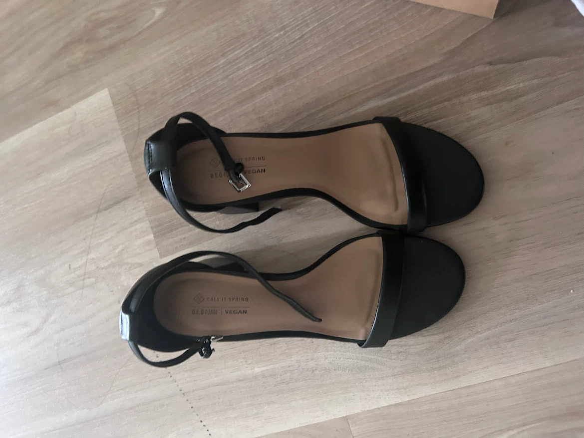 Black heeled sandals - photo 2
