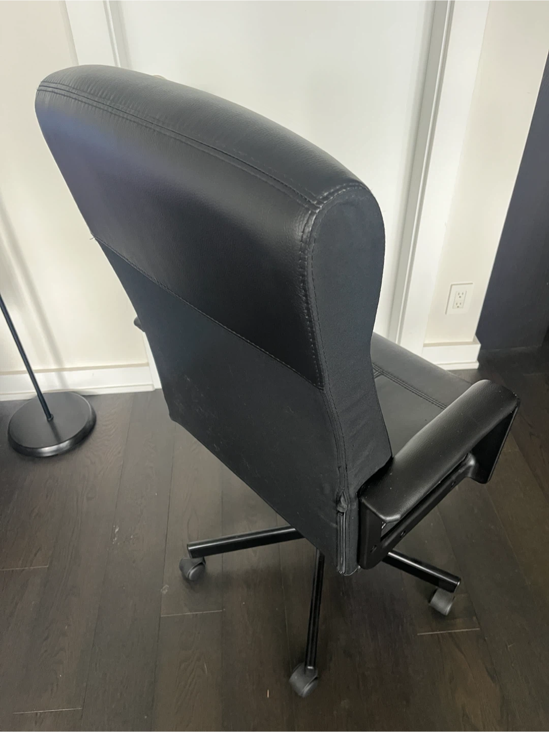 Black Executive Office Chair - photo 2