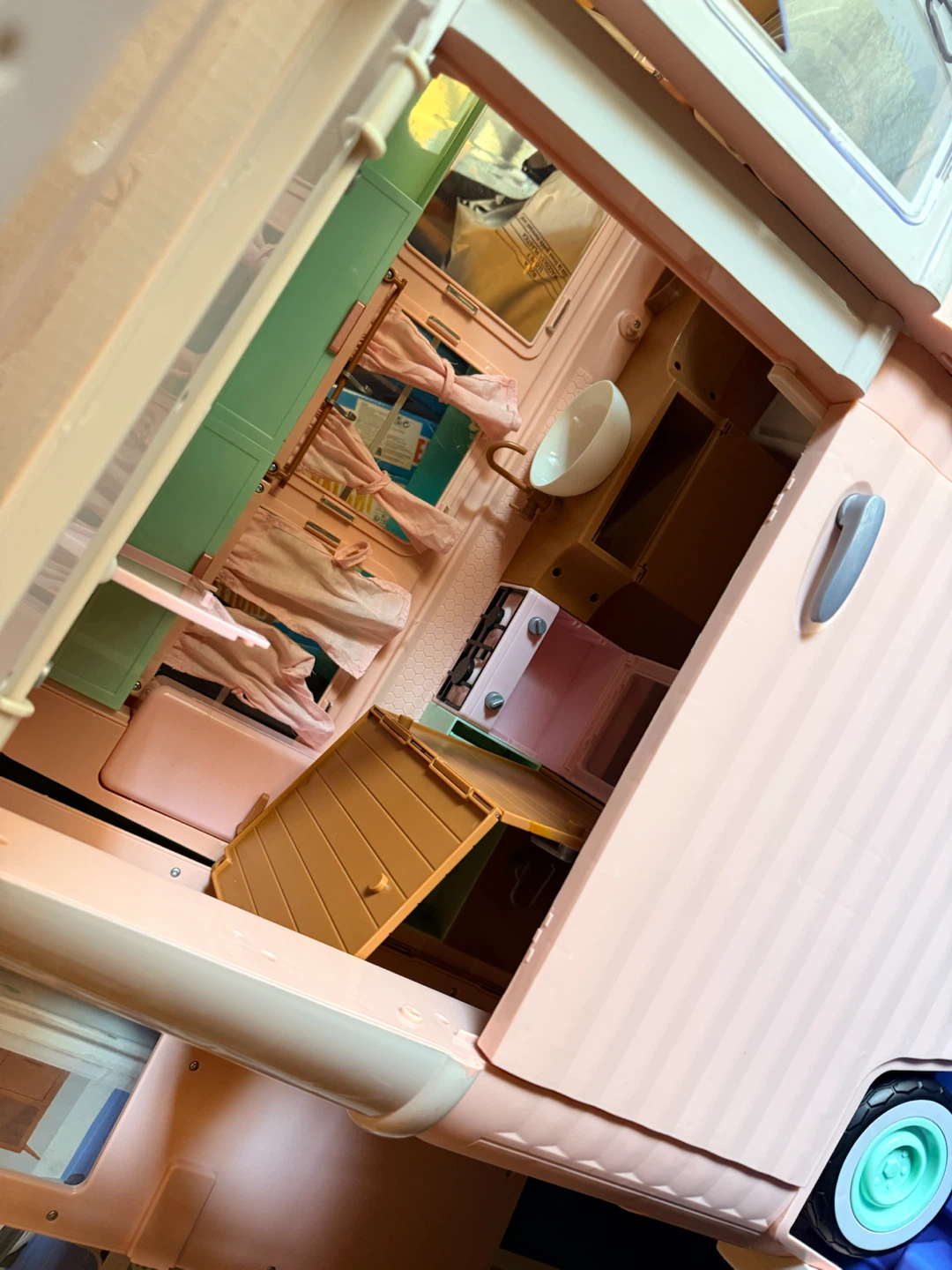Dollhouse Camper Van Play Set - photo 4