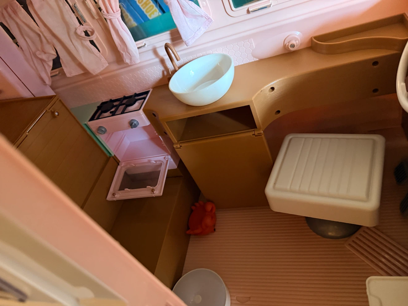 Dollhouse Camper Van Play Set - photo 5